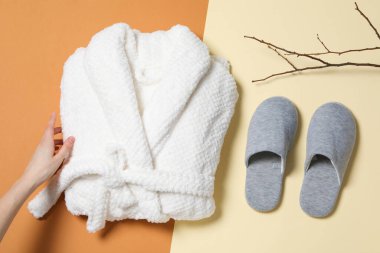 Banyo aksesuarları ve malzemeler, bornozlu kompozisyon