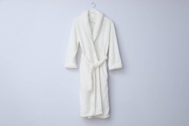 Banyo aksesuarları ve malzemeler, bornozlu kompozisyon