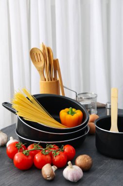 Mutfak malzemeleri ve mutfak tabağı kavramı