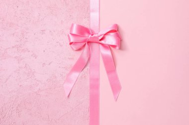 Farklı kurdeleler, hediye olarak kurdeleler ve hediyeler.