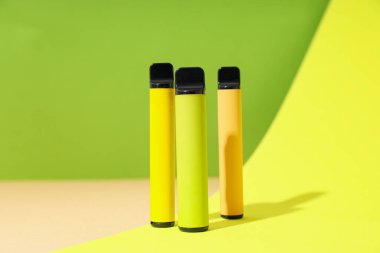 Sigara içme araçları - elektronik sigara, modern sigara konsepti