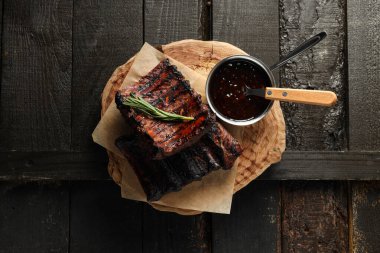 Lezzetli kızarmış yemek - ızgara pirzola, lezzetli kızarmış et