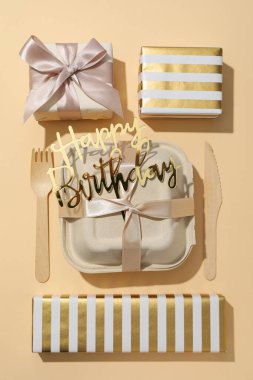 Kutlama ve kutlama kavramı kutuda bento kekiyle