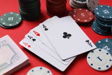 Kumar anlayışı, poker oyunu, poker aksesuarları.