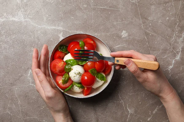 Концепція Смачної Італійської Кухні Салат Капризи — стокове фото