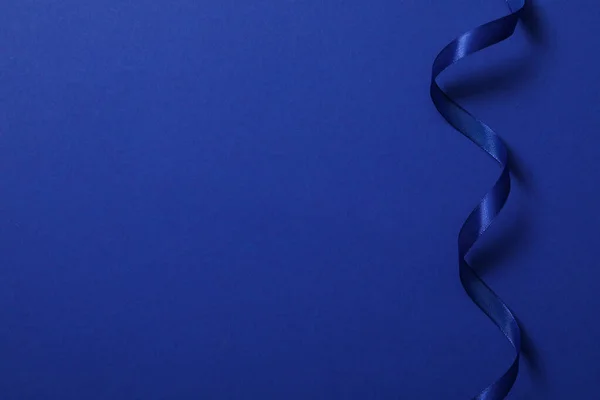 異なるリボン 青い背景の青いリボンの概念 — ストック写真