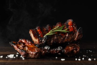 Lezzetli kızarmış yemek - ızgara pirzola, lezzetli kızarmış et