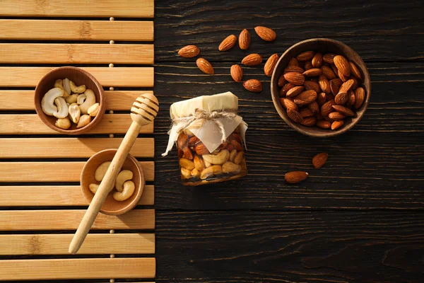 Koncept Chutného Sladkého Jídla Med Ořechy — Stock fotografie