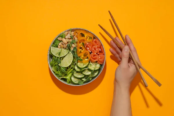 昼食の概念 食品と紙のボウル — ストック写真