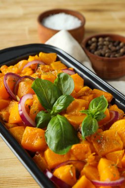 Lezzetli ev yapımı yemek kavramı - fırında balkabağı