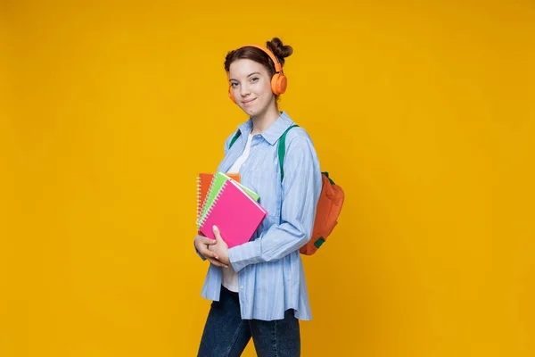 Okul Kavramı Tatlı Bir Kızla Eğitim — Stok fotoğraf