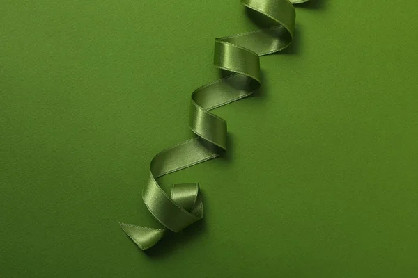 Koncept Různých Stuh Zelená Stuha Zeleném Pozadí — Stock fotografie