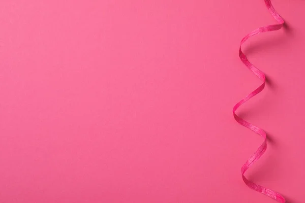 異なるリボン ピンクの背景にピンクリボンの概念 — ストック写真