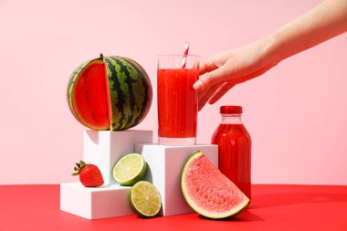 Taze ve lezzetli yaz içeceği kavramı - karpuz püresi
