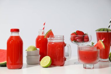 Taze ve lezzetli yaz içeceği kavramı - karpuz püresi