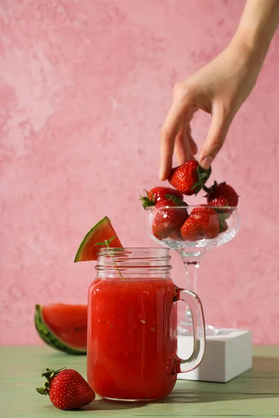 Konzept Des Frischen Und Schmackhaften Sommergetränks Wassermelonen Smoothie — Stockfoto