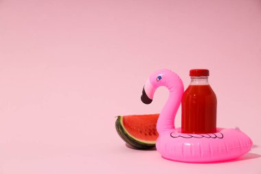 Taze ve lezzetli yaz içeceği kavramı - karpuz püresi