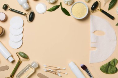 Kozmetik maskeli yüz ve cilt bakımı kavramı