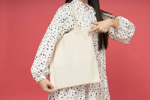 Giovane Donna Con Shopping Bag Con Spazio Testo — Foto Stock