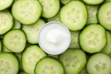 Yüz ve cilt bakımı kavramı - salatalık kozmetik