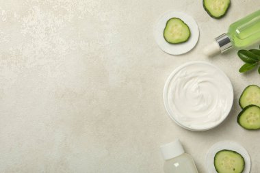 Yüz ve cilt bakımı kavramı - salatalık kozmetik