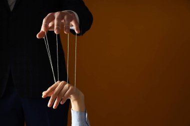 Kontrol ve diktatörlük kavramı, yönetim kavramı