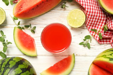 Taze ve sulu yiyecek kavramı - karpuz