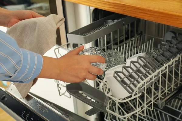 Open Dishwasher Metal Shelves Dishes — Stock Photo, Image