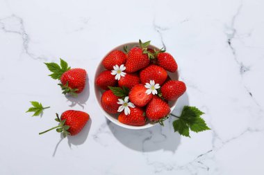 Tatlı ve taze yaz meyvesi - lezzetli çilek