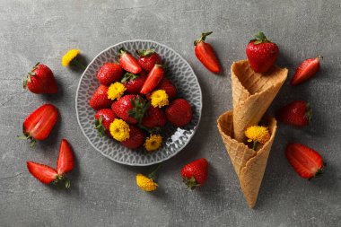 Tatlı ve taze yaz meyvesi - lezzetli çilek