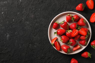 Tatlı ve taze yaz meyvesi - lezzetli çilek
