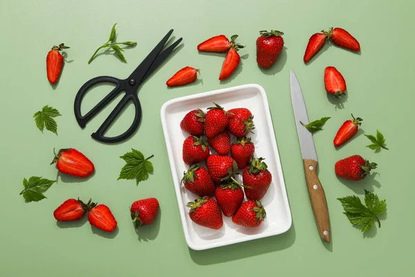 香甜新鲜的夏天水果 美味的草莓 — 图库照片