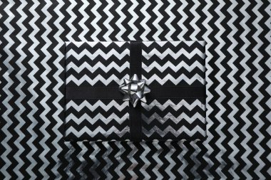 Paketleme hediyesi kavramı, ambalaj kağıdıyla kompozisyon