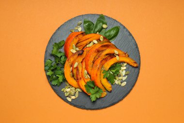 Lezzetli ev yapımı yemek kavramı - fırında balkabağı