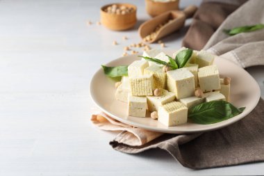 Asya mutfağının geleneksel bileşeni, soya peyniri, soya peyniri.