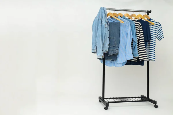 Шкаф Стеллаж Различной Одеждой Концепция Различной Одежды — стоковое фото