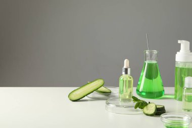 Yüz ve cilt bakımı kavramı - salatalık kozmetik