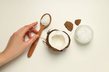 Hindistan cevizi ve hindistan cevizi yağı ile vücut bakımı kavramı