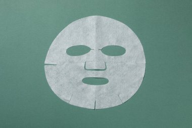 Kozmetik maskeli yüz ve cilt bakımı kavramı