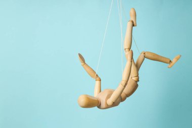 İnsanlar üzerinde kontrol ve diktatörlük kavramı