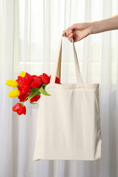 Tulips Shopper Girl Hand Window — Stock Photo, Image