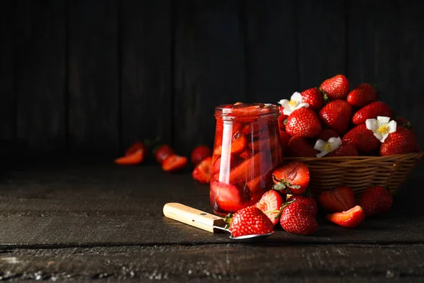 Konzept Der Zubereitung Schmackhafter Und Süßer Speisen Erdbeermarmelade — Stockfoto