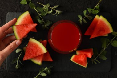 Taze ve sulu yaz meyvesi kavramı - karpuz