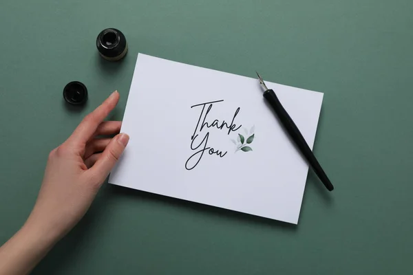 Спасибо Писать Бумаге Руке Чернилами Ручкой Зеленом Фоне — стоковое фото