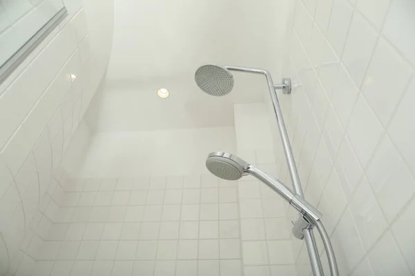 浴室的淋浴房在公寓里 — 图库照片