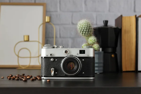 Freizeit Und Fotohobby Mit Retro Fotokamera — Stockfoto