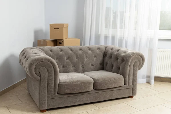 Memindahkan Konsep Sofa Dan Hal Hal Dalam Kotak — Stok Foto