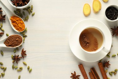 Geleneksel Hint içeceği sütlü ve baharatlı - Masala çayı
