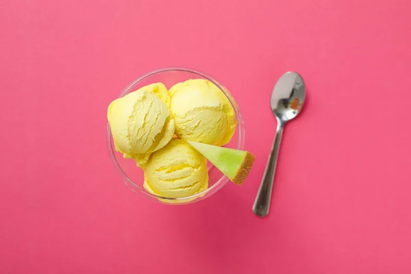 美味新鲜的夏季食物 甜瓜冰淇淋 — 图库照片