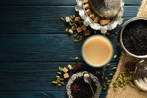 Bebida Quente Tradicional Indiana Com Leite Especiarias Chá Masala — Fotografia de Stock